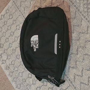 The North Face Roo Fanny Pack Waist Bag Crossbody Sling Pouch Black